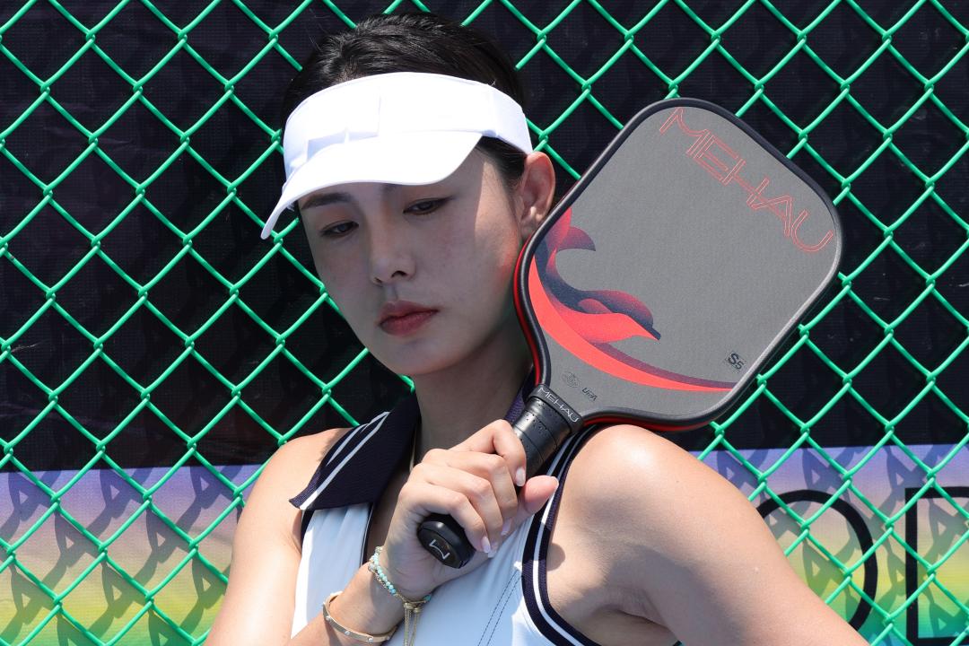 Professional player Wang Qiang featuring the Mehau S5 pickleball paddle